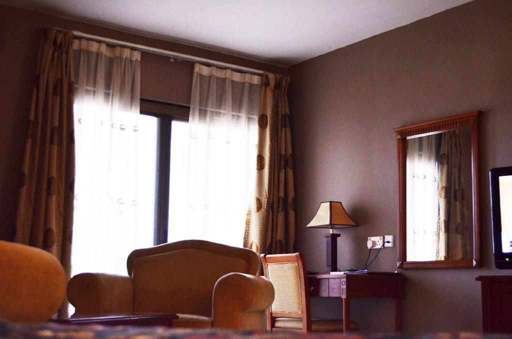 Mensvic Grand Hotel Accra Szoba fotó