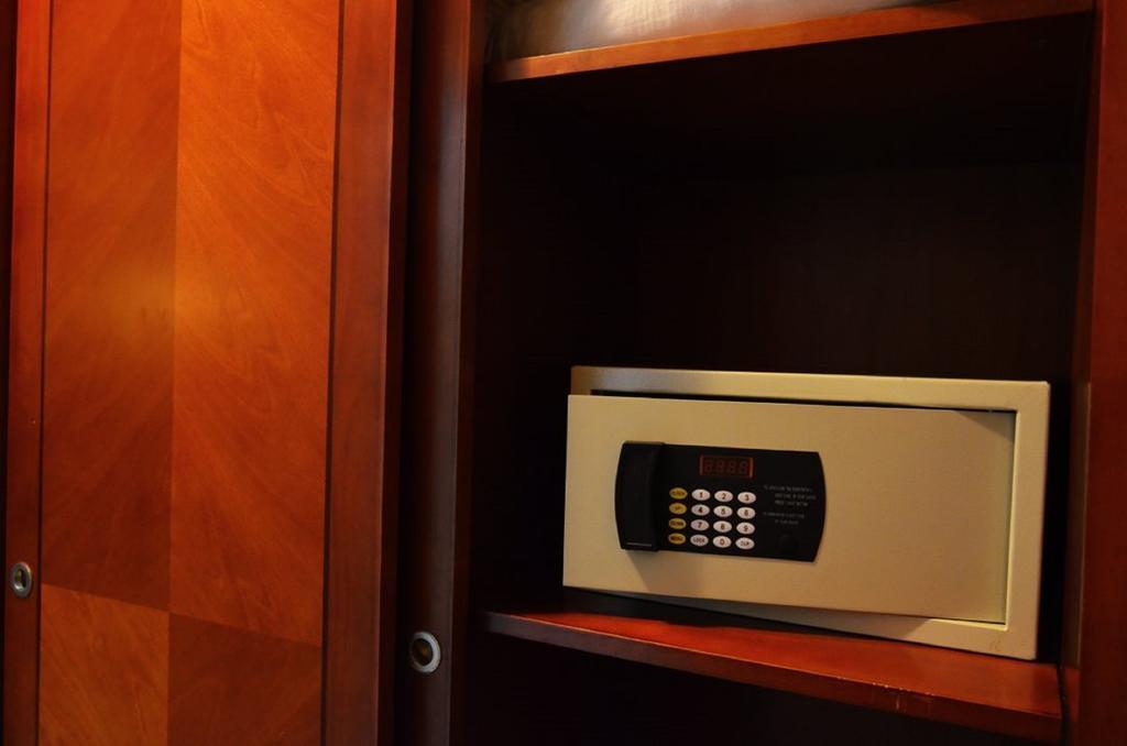 Mensvic Grand Hotel Accra Szoba fotó