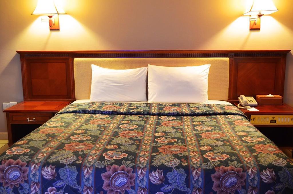Mensvic Grand Hotel Accra Szoba fotó