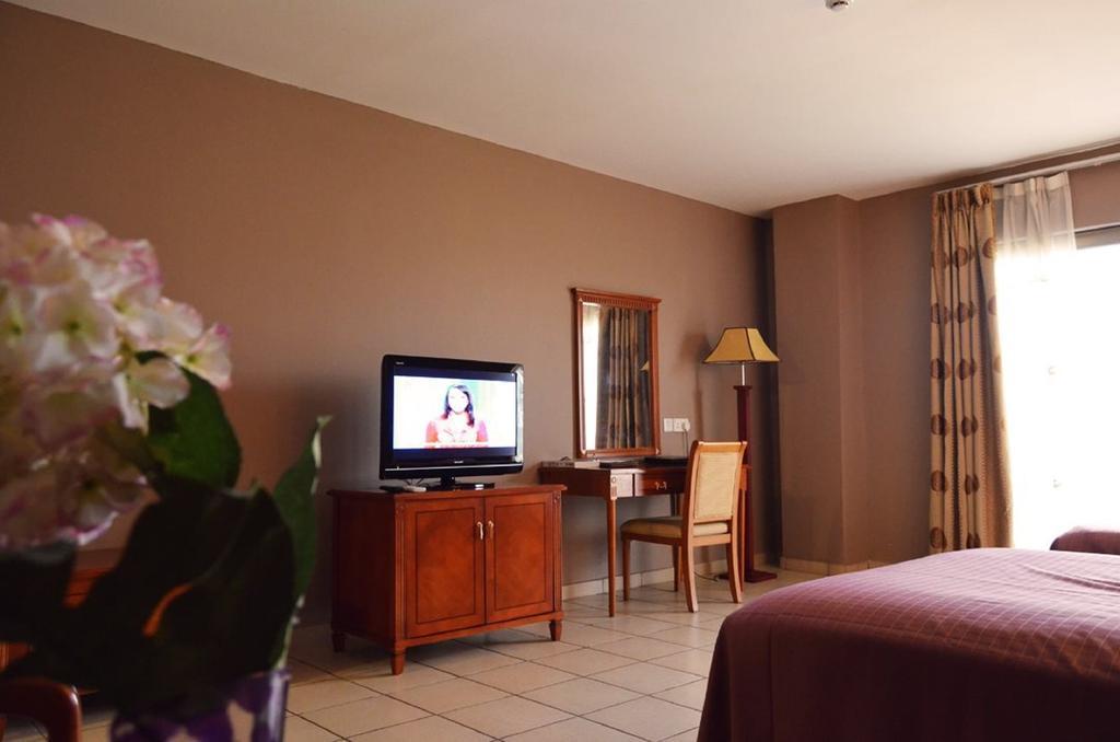 Mensvic Grand Hotel Accra Szoba fotó